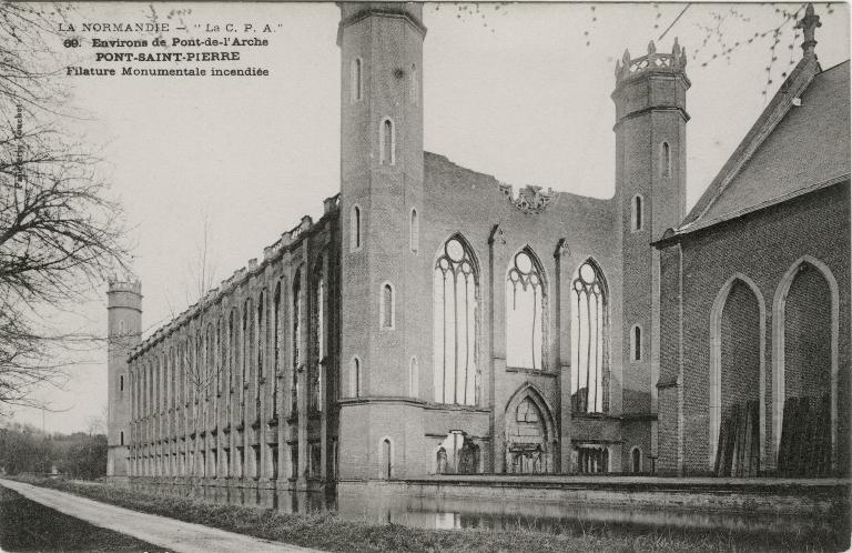 La filature monumentale incendiée.- Carte postale, Papeterie Touchet, vers 1910 (Collection particulière).