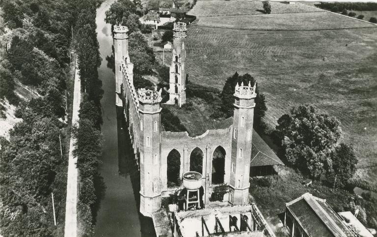 Vue aérienne.-Carte postale, vers 1950 (Collection particulière).