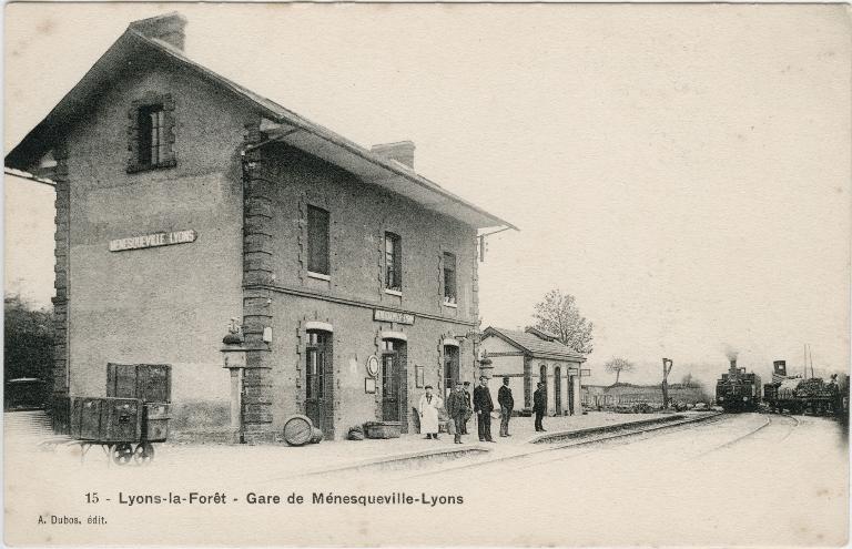 Gare de Ménesqueville-Lyons.- Carte postale, éd. A. Dubos, vers 1920 (Collection particulière).