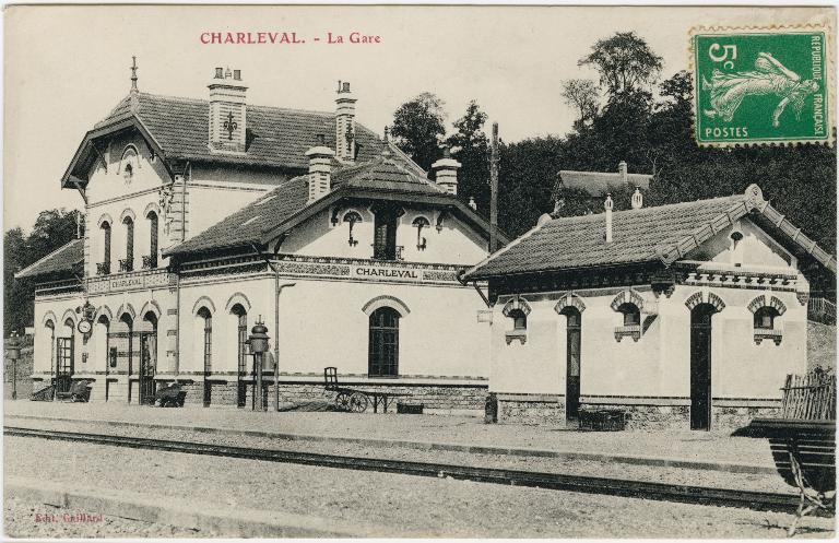 Charleval - La gare.- Carte postale, éd. Gaillard, vers 1920 (Collection particulière).