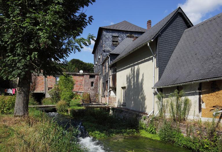 Vue de la filature, du logement et des dépendances depuis le sud-est.