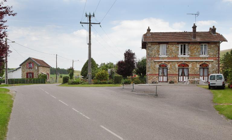 Gare et maison de garde-barrière de Sigy-Argueil