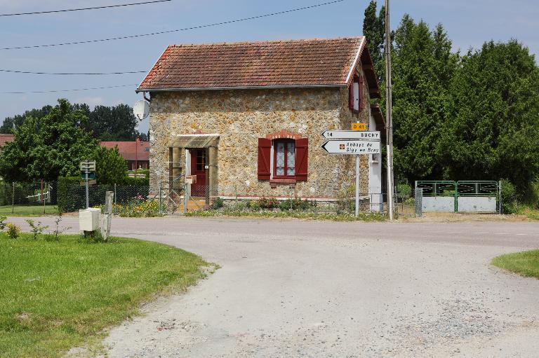 Vue générale de la maison de garde-barrière, depuis l'ouest.