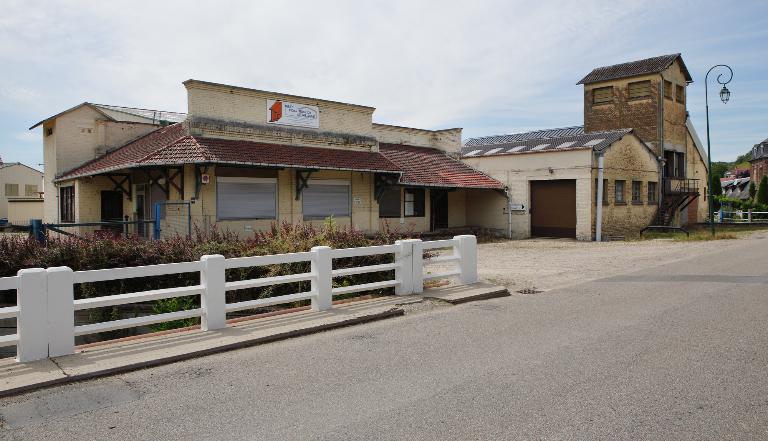 Vue générale depuis la rue.