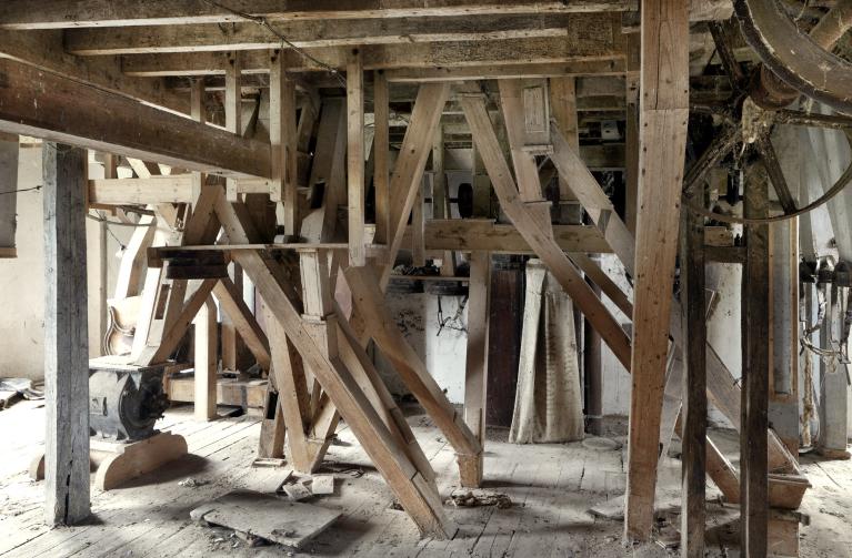 Minoterie, vue intérieure du troisième étage : élévateur à godets servant à l'acheminement de la mouture dans les différents niveaux du bâtiment.