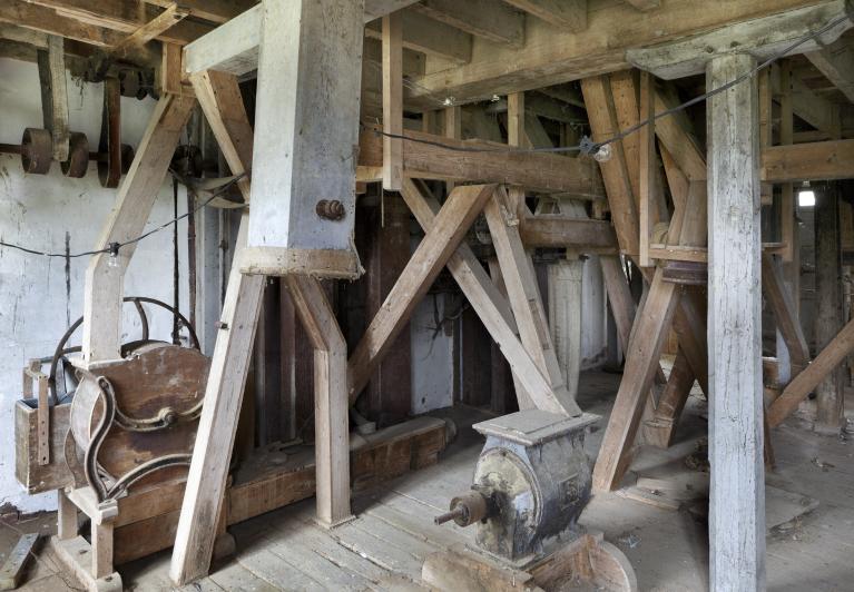 Minoterie, vue intérieure du troisième étage : élévateur à godets servant à l'acheminement de la mouture dans les différents niveaux du bâtiment.