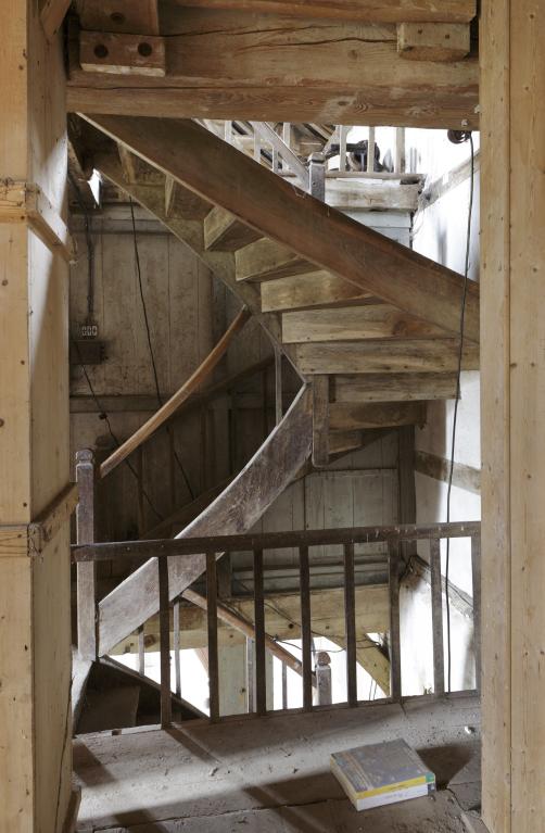 Minoterie, vue intérieure : escalier de distribution.
