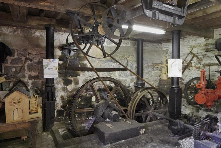 Vue intérieure du moulin, système de transmission.