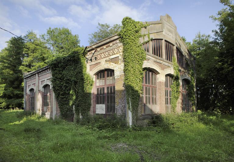 Vue générale du bâtiment des moteurs Diesel depuis le nord-ouest.