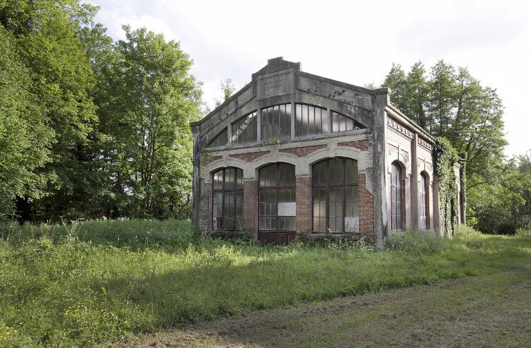Vue générale du bâtiment des moteurs Diesel depuis l'est.