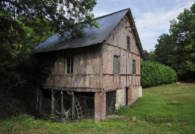 Vue de l'élévation sud et du pigon est. ; Moulin à blé de l’abbaye de Mortemer, Lisors.