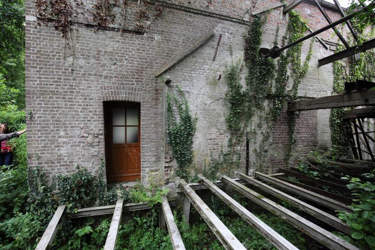 Vestiges de l'ancien moulin et de l'emplacement du bâtiment d'eau. 