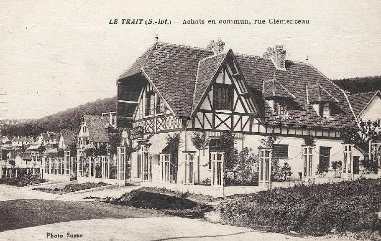 Achats en commun, rue Clémenceau.- Carte postale, photo Sueur, vers 1930 (Coll. part.).