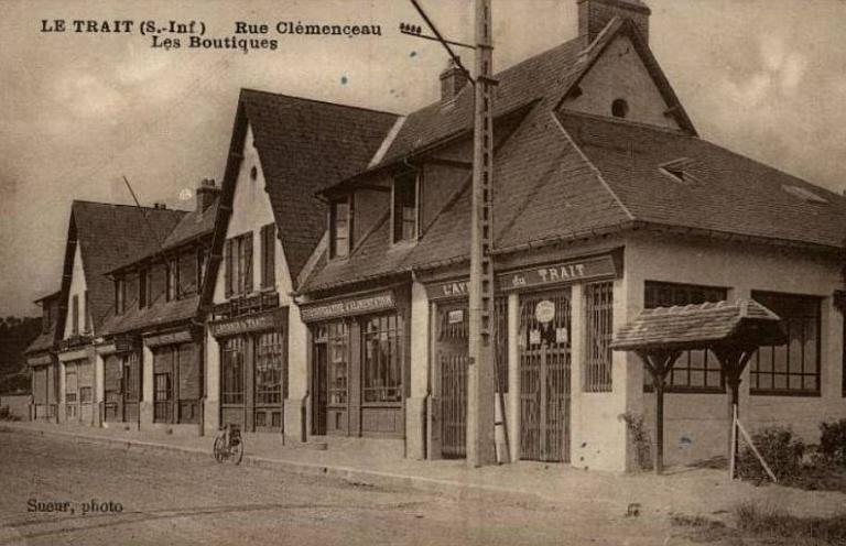 Rue Clémenceau : les magasins.- Carte postale, vers 1950 (Coll. part.). 