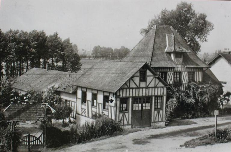 Atelier de fabrication Linastra.- Carte postale, vers 1950  (Coll.part.). 