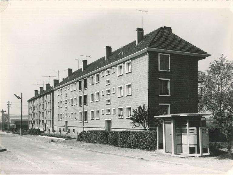 Immeubles, rue Arago.- Photographie, vers 1950 (AM Le Trait). 