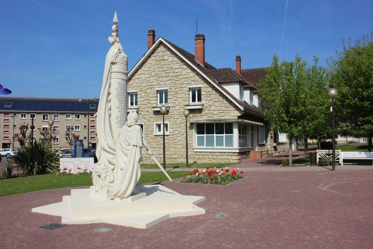 Centre de la sécurité sociale, pignon.