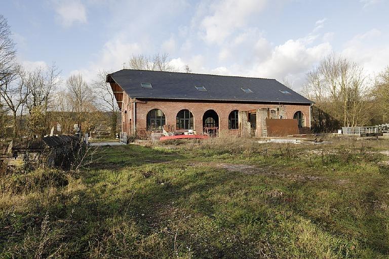 Atelier de mécanique de la taillanderie en cours de reconversion en logement, depuis le sud.