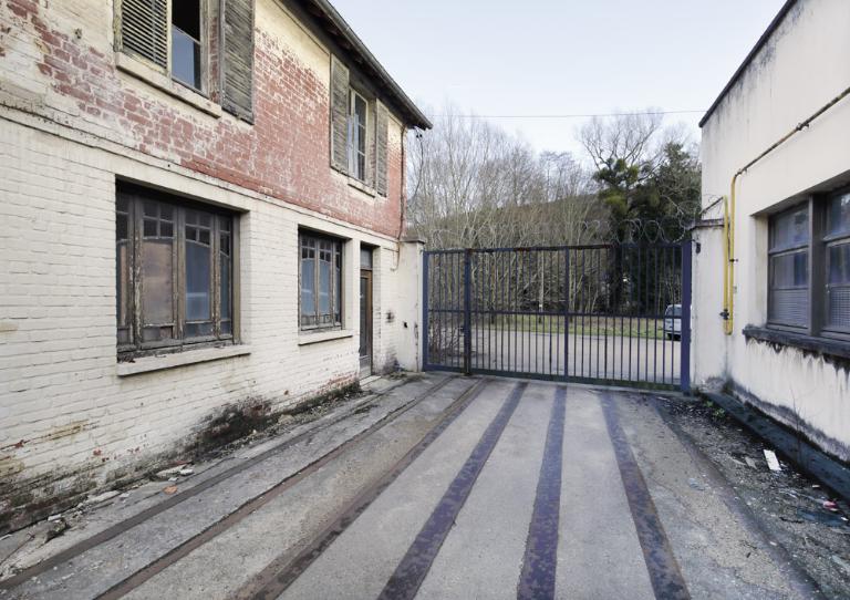 Entrée de l'usine, depuis le nord-ouest.