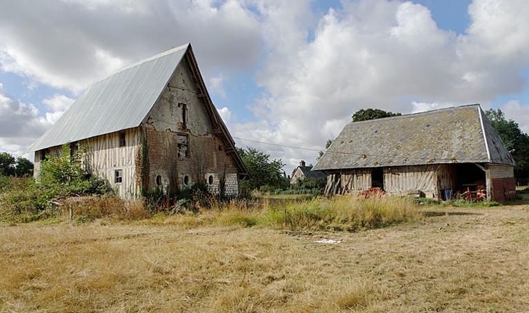 Vue rapprochée du corps de ferme, angle nord-est.