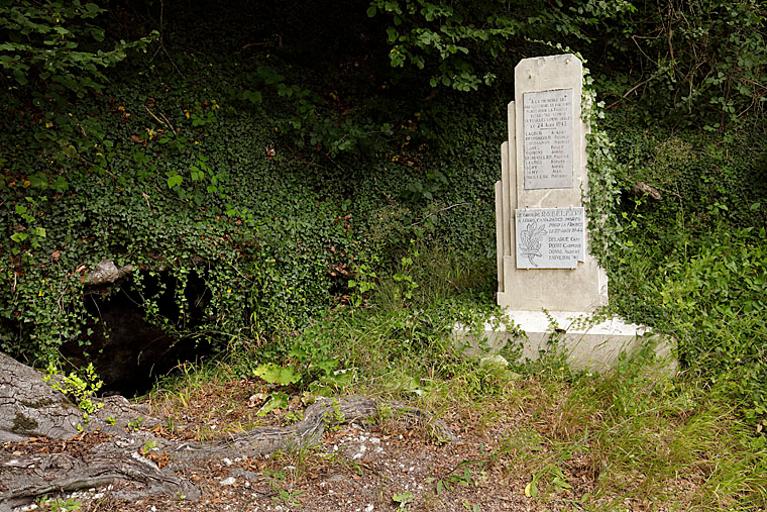 Le monument de 1946, vue d'ensemble.
