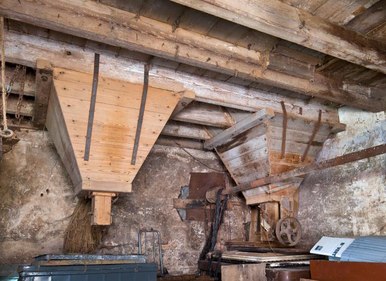 Vue intérieure de la minoterie, rez-de-chaussée, trémies.