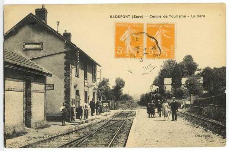 Centre de tourisme - La gare.- Carte postale, Paris, vers 1910 (Collection particulière).