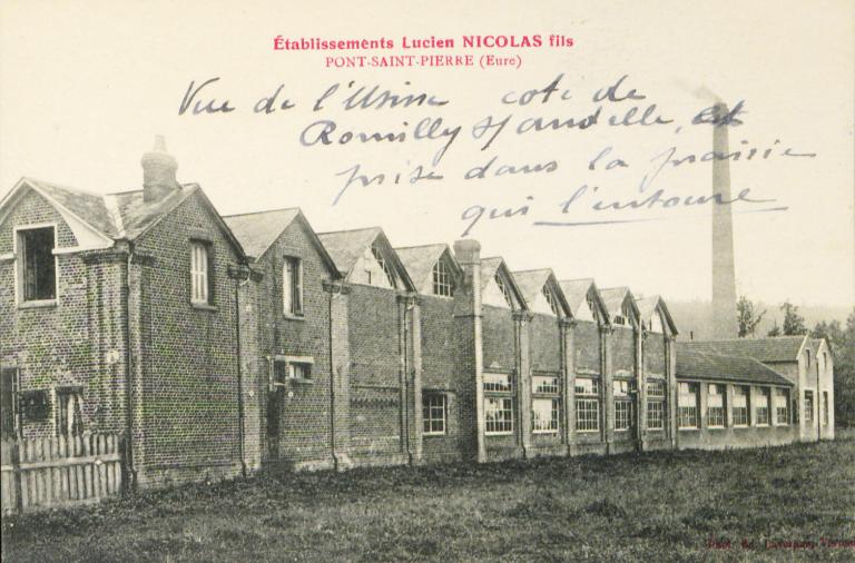 Etablissements Lucien Nicolas fils. [inscriptions sur la carte : Vue de l'usine, cote de Romilly-sur-Andelle et prise dans la prairie qui l'entoure].- Carte postale, vers 1920 (AD Eure. 18 W 264).