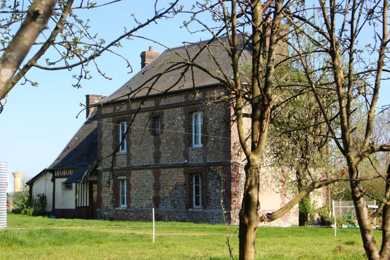 Maison de ferme, 102 rue du moulin de Crèvecoeur. 