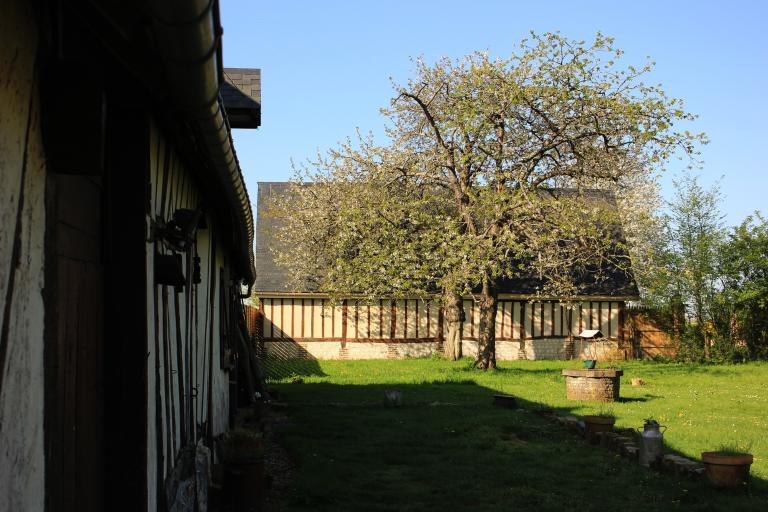 Ancien corps de ferme, 320 rue de la Bourgeoisie. 