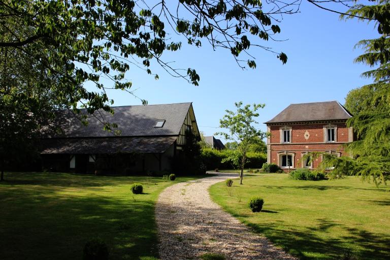 Ancien corps de ferme, rue de la mare Becquet. 