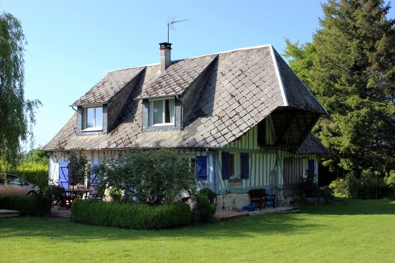 Ancienne grange et charretterie, actuellement maison, 120 impasse de la mare Becquet. 