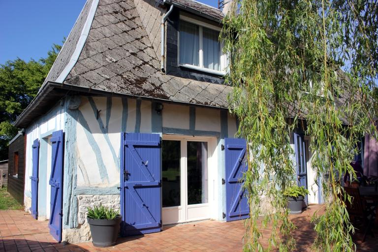 Ancienne grange et charretterie, vue rapprochée, 120 impasse de la mare Becquet. 