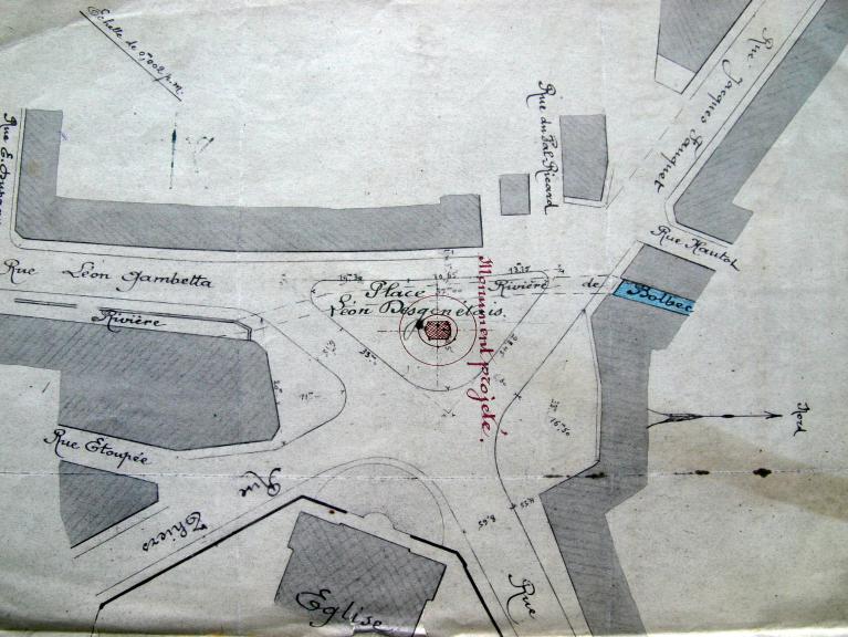 Plan de localisation de l'emplacement du futur monument au morts, détail.- Dessin, encre sur papier. (AD Seine-Maritime, série 2 OP 400/6).