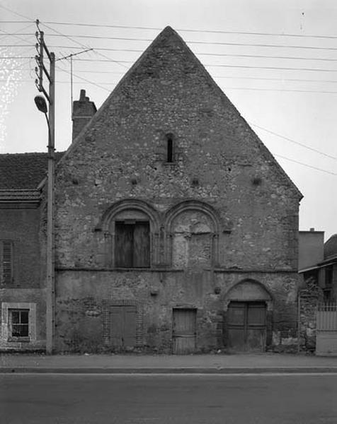 Façade antérieure, vue d'ensemble.