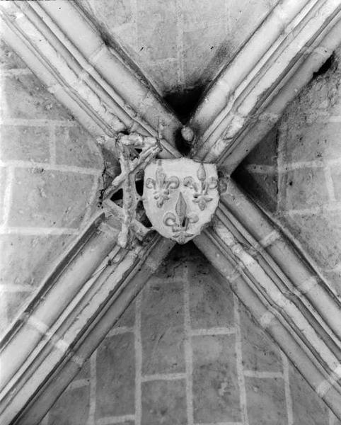 Bras sud du transept : clef de voûte.