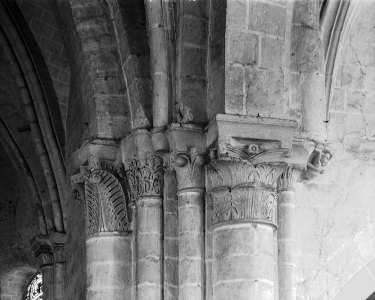 Croisée du transept, pile sud-Est : chapiteaux, pris de l'ouest.