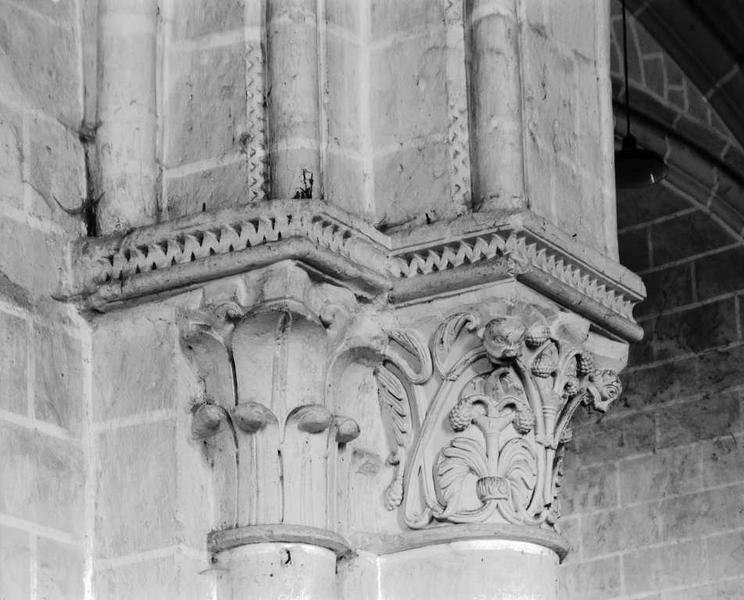 Croisée du transept, pile nord-ouest : chapiteaux, pris de l'ouest.