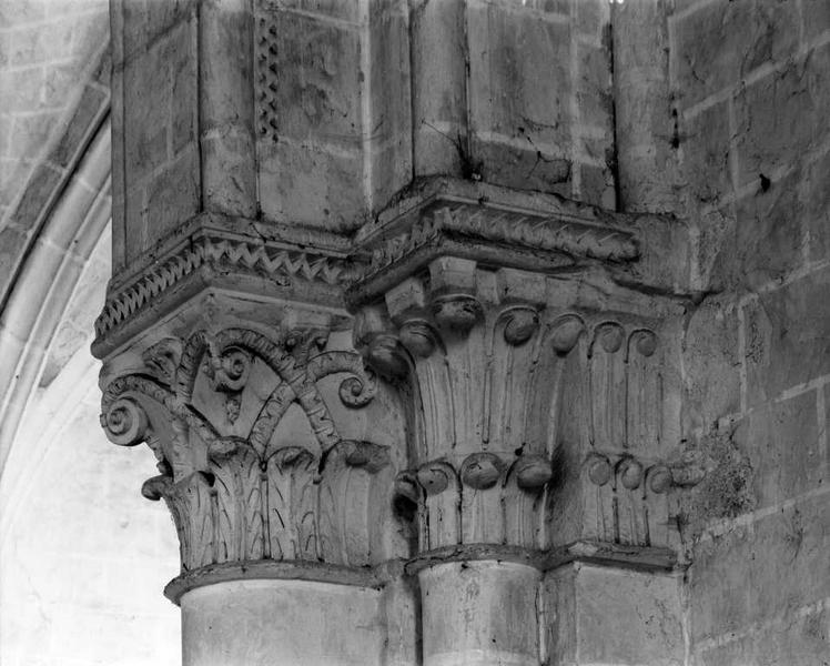 Croisée du transept, pile sud-ouest : chapiteaux, pris de l'ouest.