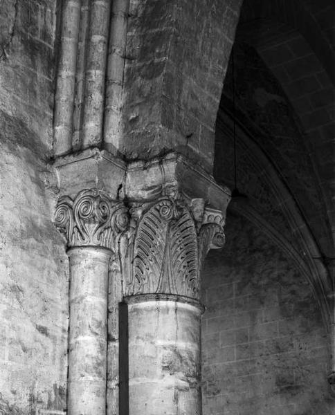 Croisée du transept, pile sud-Est : chapiteaux pris du nord-Est.