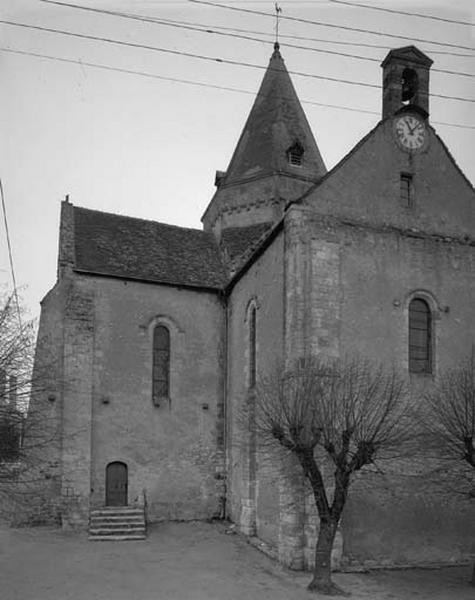 Façade sud de la nef et façade ouest du transept.