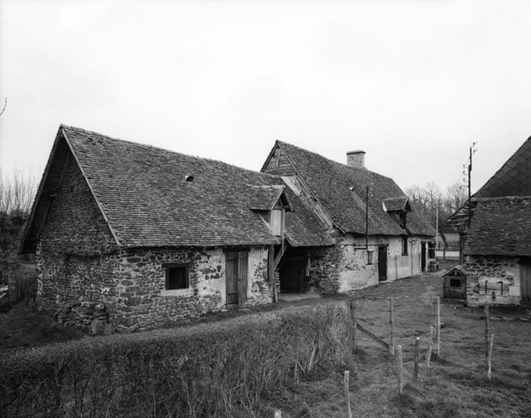 Vue d'ensemble des bâtiments, prise du sud-ouest.