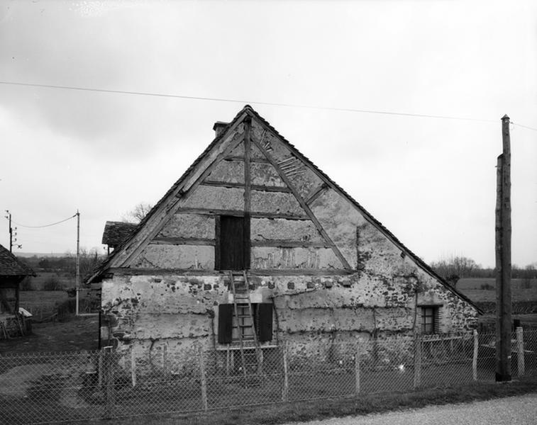 Mur-pignon Est du logis.