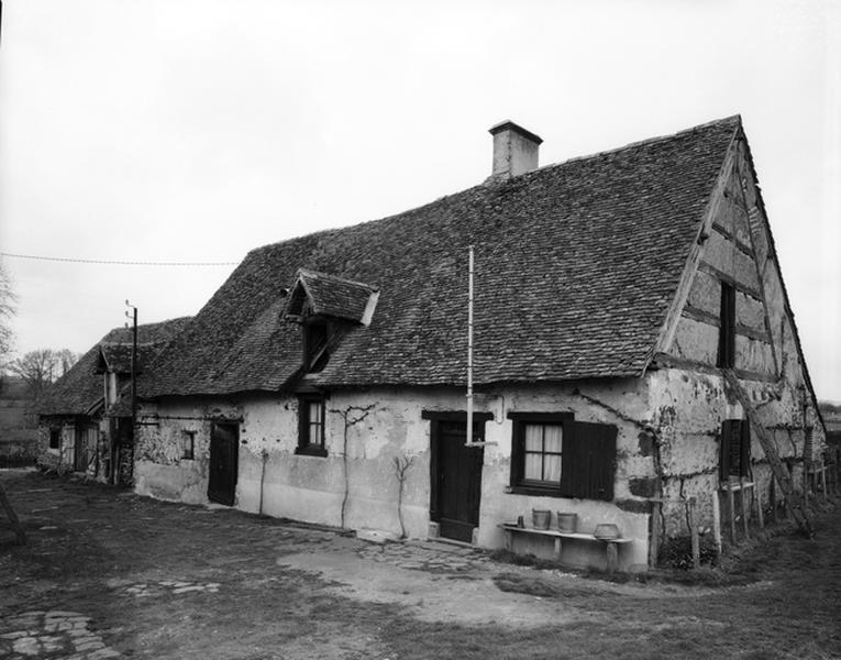 Vue d'ensemble des bâtiments, prise du sud-Est.