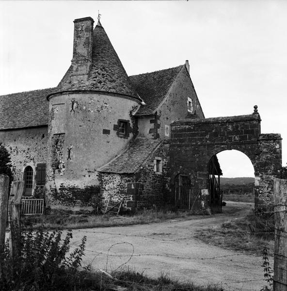 Vue d'ensemble du portail d'entrée des communs.