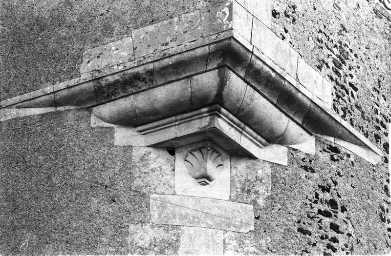 Tour d'escalier, détail encorbellement, passage du plan circulaire au plan carré.