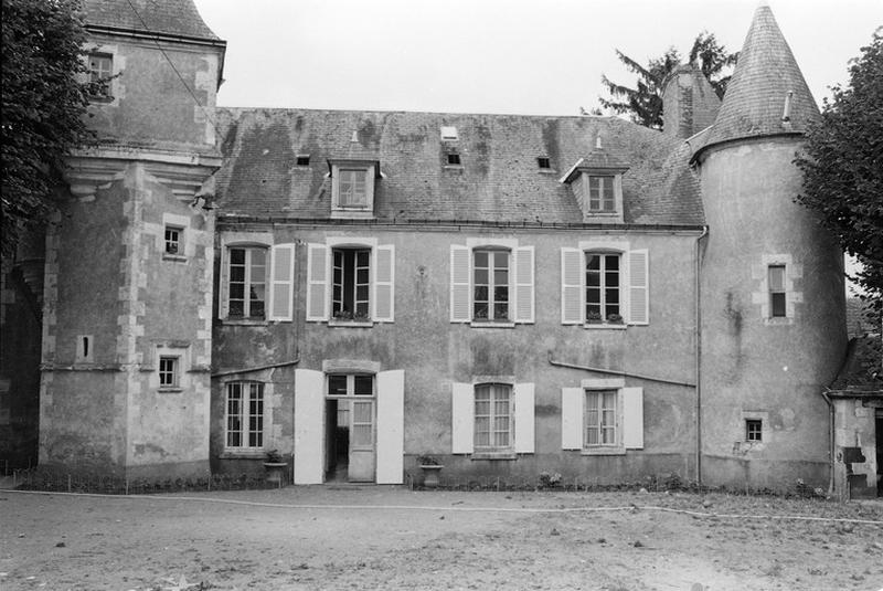 Façade Est, vue d'ensemble.