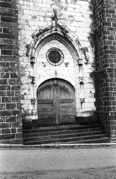 Portail, façade occidentale, vue de face.