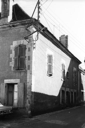 Façade sur la rue de Beaufort, vue d'ensemble.
