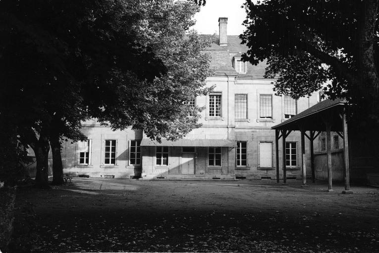 Corps de bâtiment 19e siècle, façade sud.